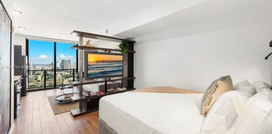 Studio in the Condo in Miami, Florida  № 2086567