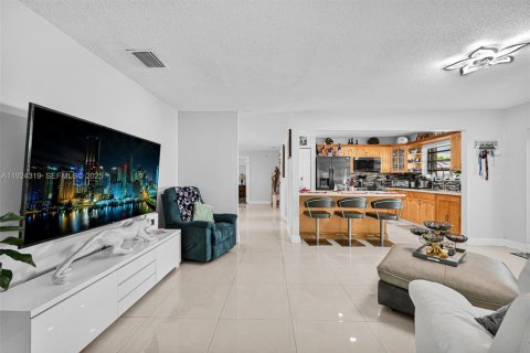 Купить виллу или дом в Майами, Флорида 6 спален, 176.7м2, № 2039435 - фото 8