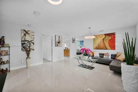 Купить виллу или дом в Майами, Флорида 6 спален, 176.7м2, № 2039435 - фото 7