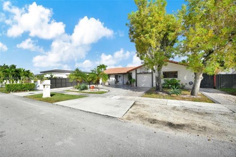 Villa ou maison à Miami, Floride 6 chambres, 176.7 m2 № 2039435