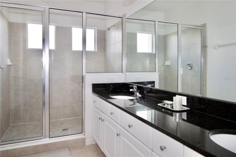 Casa en venta en Kissimmee, Florida, 6 dormitorios, 284.93 m2 № 1662595 - foto 21