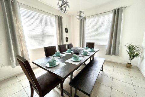 Casa en venta en Kissimmee, Florida, 6 dormitorios, 284.93 m2 № 1662595 - foto 8