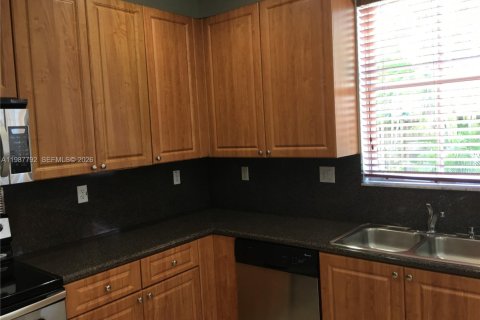 Снять в аренду виллу или дом в Майами, Флорида 4 спальни, 246.19м2, № 2051167 - фото 7