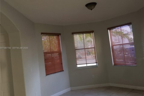 Снять в аренду виллу или дом в Майами, Флорида 4 спальни, 246.19м2, № 2051167 - фото 5