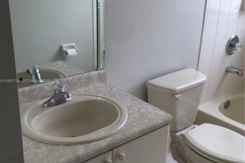 Снять в аренду виллу или дом в Майами, Флорида 4 спальни, 246.19м2, № 2051167 - фото 14