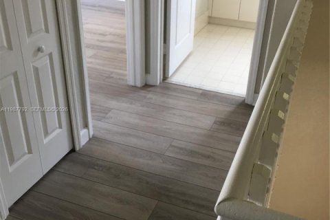 Снять в аренду виллу или дом в Майами, Флорида 4 спальни, 246.19м2, № 2051167 - фото 9