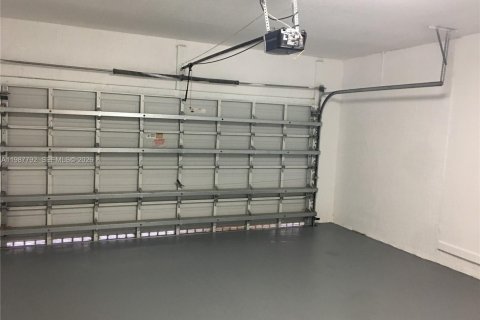 Снять в аренду виллу или дом в Майами, Флорида 4 спальни, 246.19м2, № 2051167 - фото 16