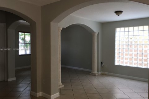 Снять в аренду виллу или дом в Майами, Флорида 4 спальни, 246.19м2, № 2051167 - фото 4