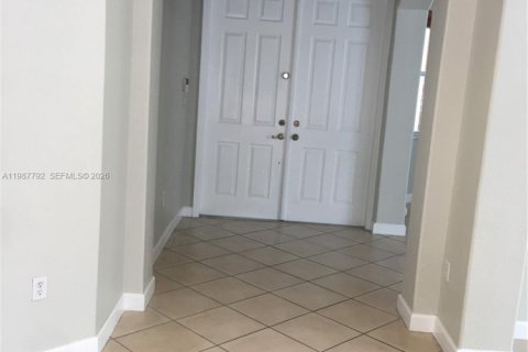 Снять в аренду виллу или дом в Майами, Флорида 4 спальни, 246.19м2, № 2051167 - фото 2