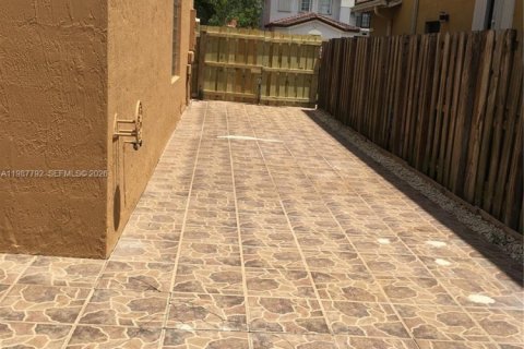 Снять в аренду виллу или дом в Майами, Флорида 4 спальни, 246.19м2, № 2051167 - фото 19