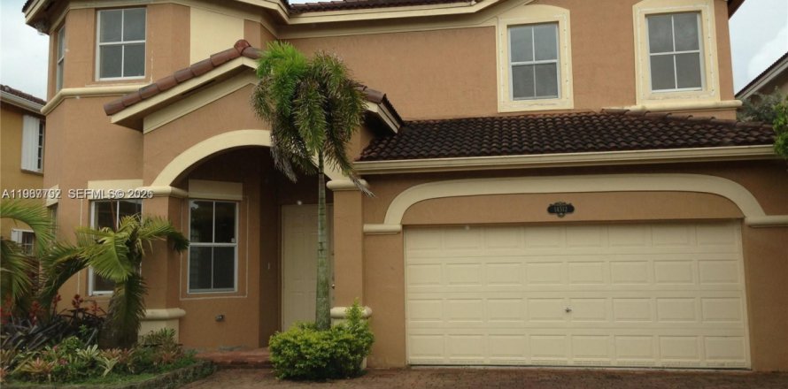 Дом в Майами, Флорида 4 спальни, 246.19м2 № 2051167