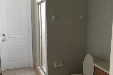 Снять в аренду виллу или дом в Майами, Флорида 4 спальни, 246.19м2, № 2051167 - фото 13