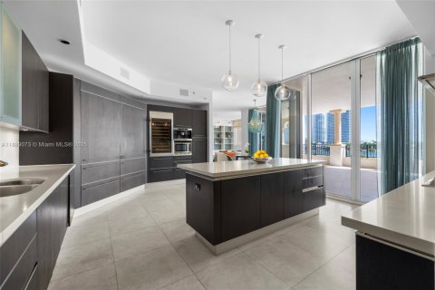 Снять в аренду кондоминиум в Майами-Бич, Флорида 6 спален, 652.64м2, № 1941241 - фото 17