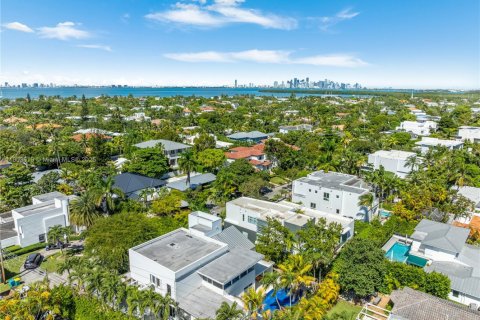 Снять в аренду виллу или дом в Ки-Бискейн, Флорида 5 спален, 205.87м2, № 1955217 - фото 29