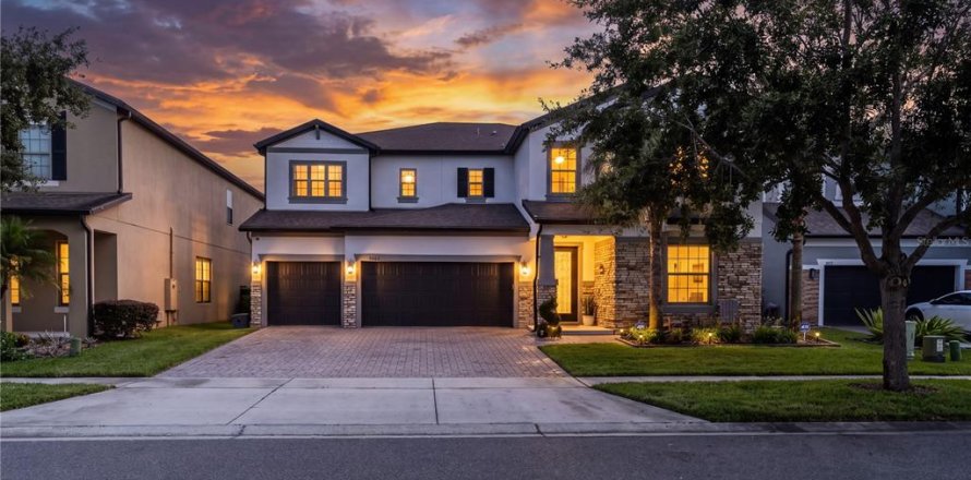 House in Orlando, Florida 4 bedrooms, 386.57 sq.m. № 2391035