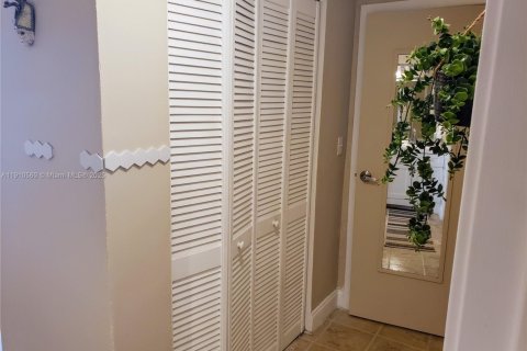 Copropriété à louer à Aventura, Floride: 2 chambres, 92.34 m2 № 1966665 - photo 17