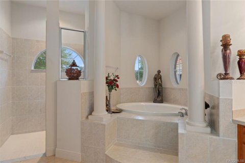 House in Inverness, Florida 4 bedrooms, 330.45 sq.m. № 2108258 - photo 23