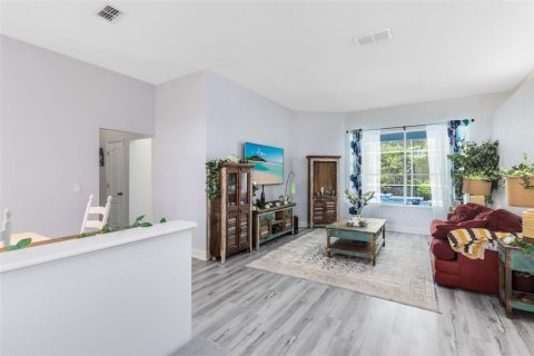 House in Orlando, Florida 5 bedrooms, 227.61 sq.m. № 1755250 - photo 4