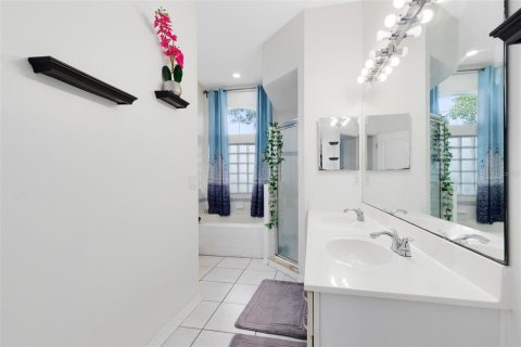 House in Orlando, Florida 5 bedrooms, 227.61 sq.m. № 1755250 - photo 12