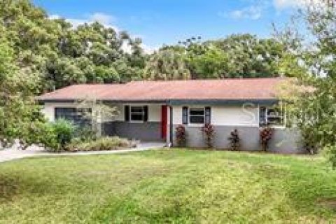 House in Tampa, Florida 3 bedrooms, 135.45 sq.m. № 2151089