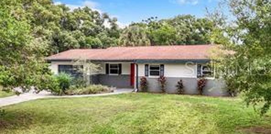 House in Tampa, Florida 3 bedrooms, 135.45 sq.m. № 2151089