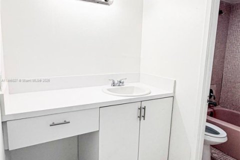 Copropriété à vendre à Miami, Floride: 1 chambre, 79.99 m2 № 1965758 - photo 12