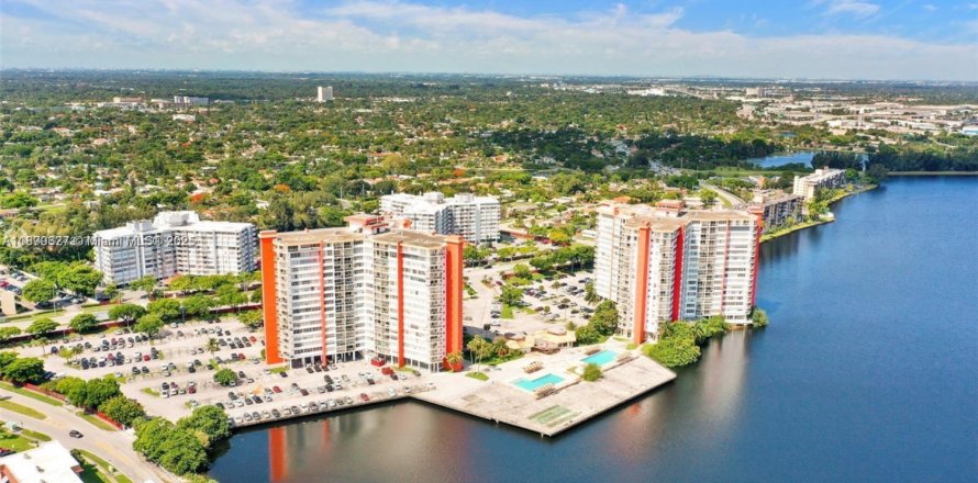 Condo à Miami, Floride, 1 chambre  № 1965758