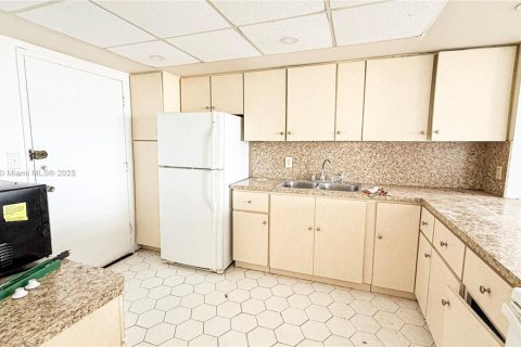 Copropriété à vendre à Miami, Floride: 1 chambre, 79.99 m2 № 1965758 - photo 4