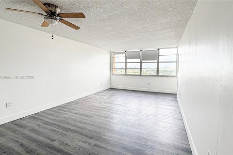 Copropriété à vendre à Miami, Floride: 1 chambre, 79.99 m2 № 1965758 - photo 7