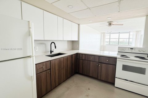 Copropriété à vendre à Miami, Floride: 1 chambre, 79.99 m2 № 1965758 - photo 6