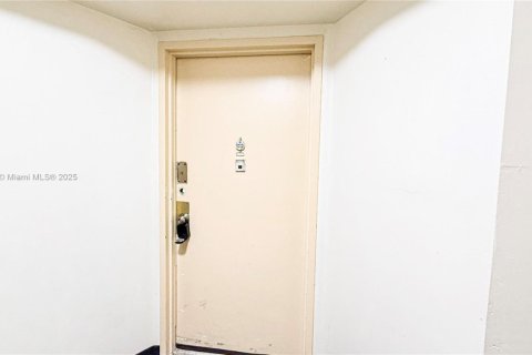 Copropriété à vendre à Miami, Floride: 1 chambre, 79.99 m2 № 1965758 - photo 3