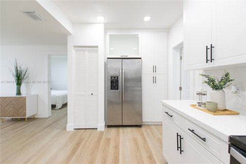 Villa ou maison à vendre à Miami, Floride: 3 chambres № 1850491 - photo 8