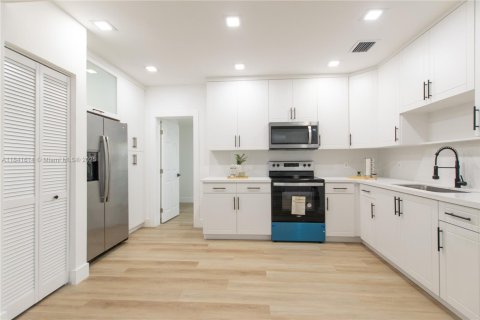 Villa ou maison à vendre à Miami, Floride: 3 chambres № 1850491 - photo 6