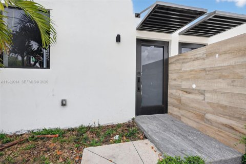 Купить таунхаус в Майами, Флорида 2 спальни, 107.77м2, № 2046855 - фото 8