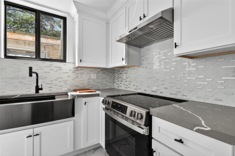 Купить таунхаус в Майами, Флорида 2 спальни, 107.77м2, № 2046855 - фото 20