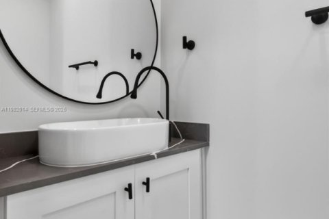 Купить таунхаус в Майами, Флорида 2 спальни, 107.77м2, № 2046855 - фото 15