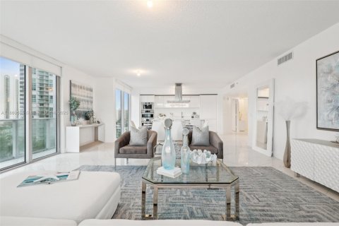 Condo in Sunny Isles Beach, Florida, 3 bedrooms  № 1922440 - photo 14