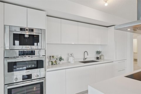 Condo in Sunny Isles Beach, Florida, 3 bedrooms  № 1922440 - photo 24