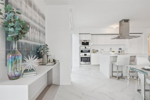 Condo in Sunny Isles Beach, Florida, 3 bedrooms  № 1922440 - photo 20