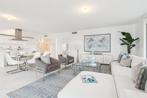 Condo in Sunny Isles Beach, Florida, 3 bedrooms  № 1922440 - photo 12