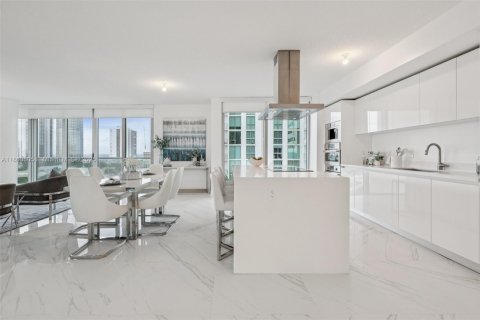 Condo in Sunny Isles Beach, Florida, 3 bedrooms  № 1922440 - photo 16