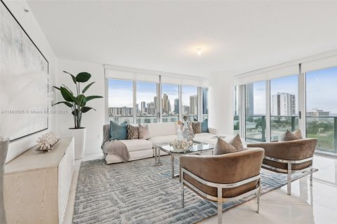 Condo in Sunny Isles Beach, Florida, 3 bedrooms  № 1922440 - photo 11