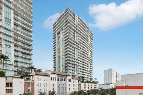Condo in Sunny Isles Beach, Florida, 3 bedrooms  № 1922440 - photo 2