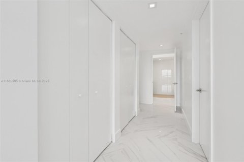 Condo in Sunny Isles Beach, Florida, 3 bedrooms  № 1922440 - photo 26