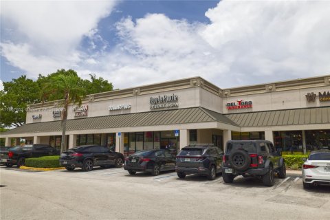 Commercial property in Kendall, Florida № 2076756 - photo 2