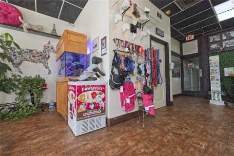 Commercial property in Kendall, Florida № 2076756 - photo 20