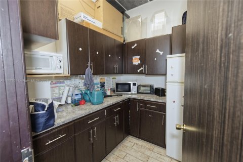Commercial property in Kendall, Florida № 2076756 - photo 29