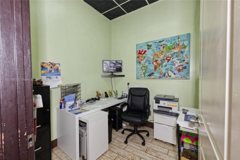 Commercial property in Kendall, Florida № 2076756 - photo 19