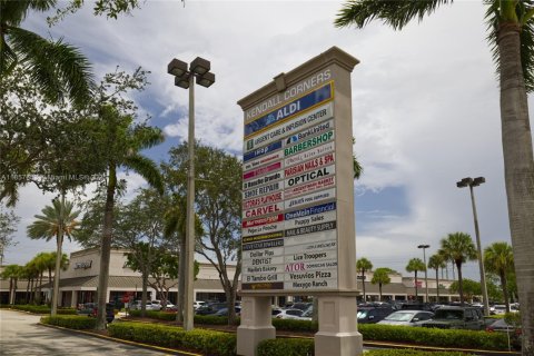 Commercial property in Kendall, Florida № 2076756 - photo 6