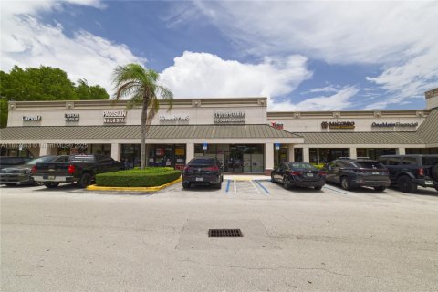 Commercial property in Kendall, Florida № 2076756 - photo 3